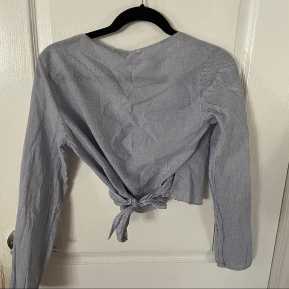 Long Sleeve Wrapped crop top - Picture 4 of 4